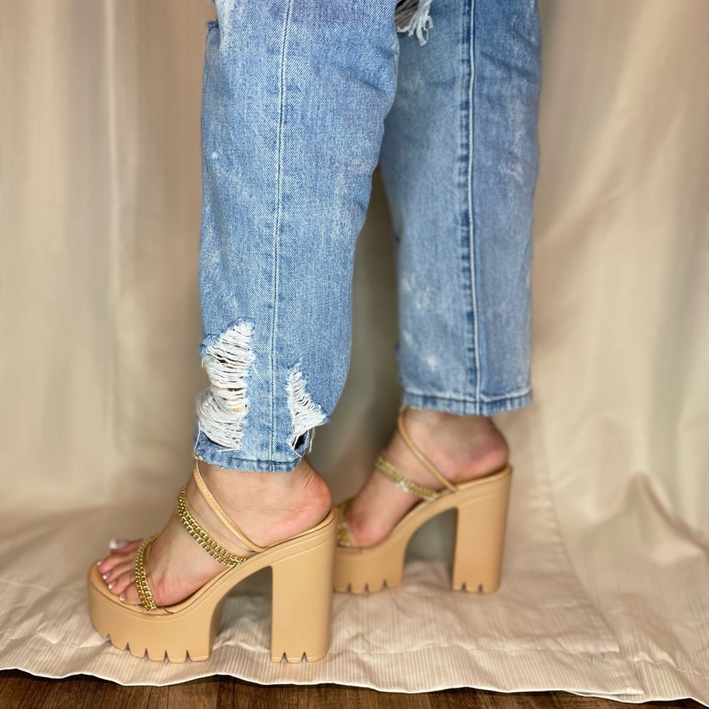 Chunky heels, chunky sandals strapless and with straps. Super cute